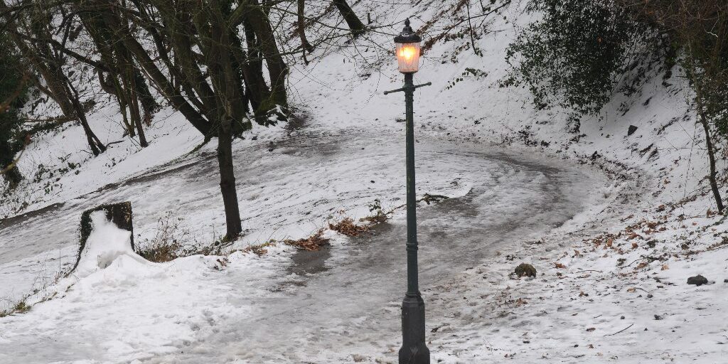 The_Lion,_The_Witch_and_the_Wardrobe…_-_geograph.org.uk_-_5700736 The_Lion,_The_Witch_and_the_Wardrobe..._-_geograph.org.uk_-_5700736
