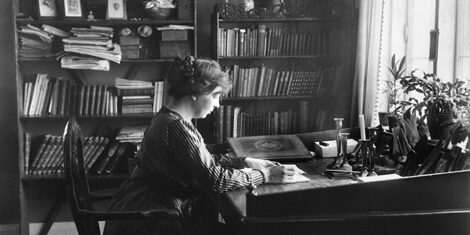 Sigrid_Undset_at_Bjerkebæk Sigrid_Undset_at_Bjerkebæk